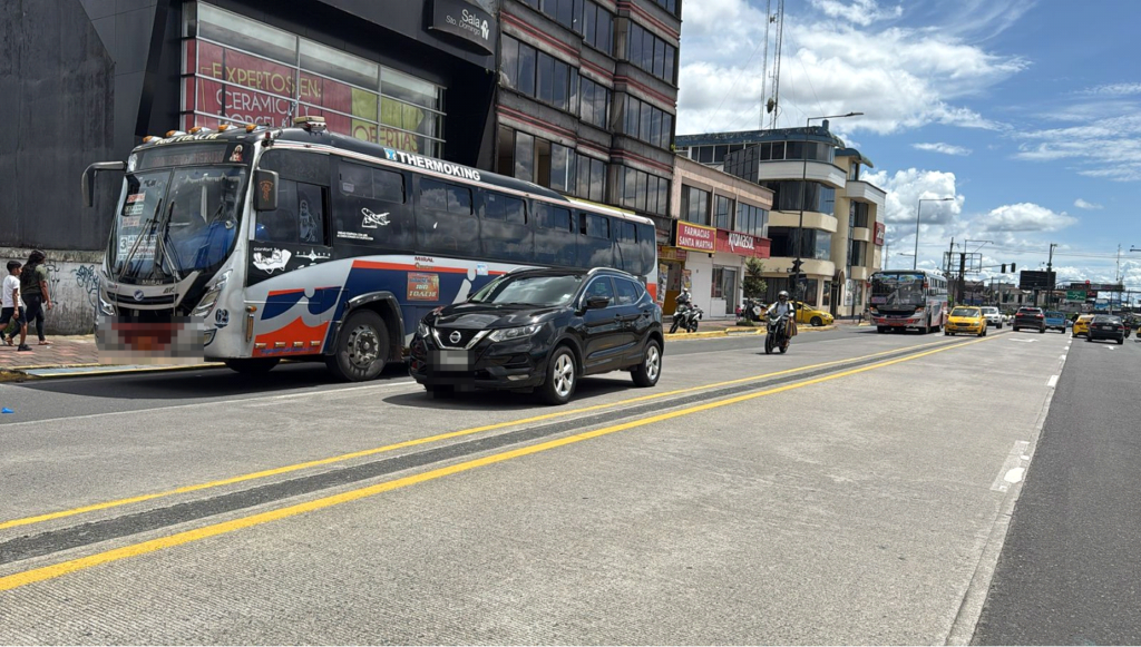 Mujer muere tras ser arrollada por un bus urbano en Santo Domingo de los Tsáchilas.