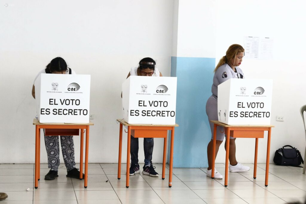 Multas en las elecciones presidenciales Ecuador 2025: Todo lo que necesitas saber.