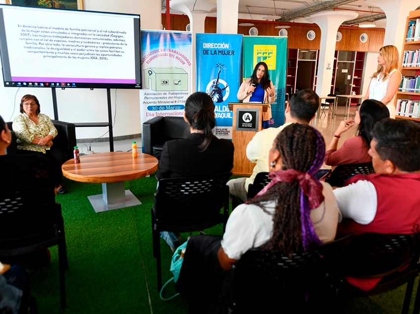 La Dirección de la Mujer del Municipio de Guayaquil organiza el evento Voces Femeninas, un ciclo de conferencias para mujeres emprendedoras.