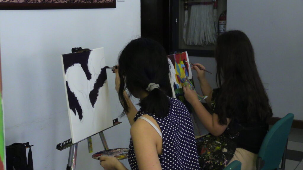 Museo de Portoviejo conmemoró el Día Internacional del Arte con taller de pintura