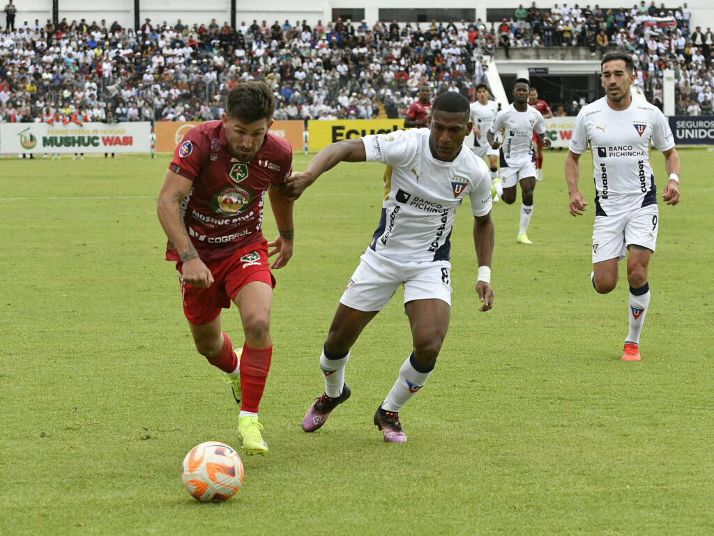 Mushuc Runa vence a Liga de Quito con un gol de último minuto