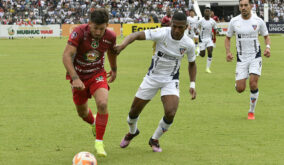 Mushuc Runa vence a Liga de Quito con un gol de último minuto