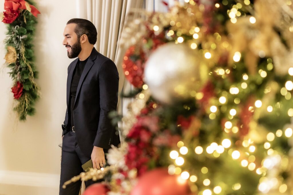 Nayib Bukele propone a Nicolás Maduro acuerdo humanitario para repatriar migrantes y liberar presos políticos