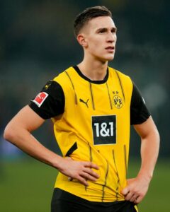 Nico Schlotterbeck se rompió el menisco de la rodilla izquierda y estará de baja lo que resta de temporada.