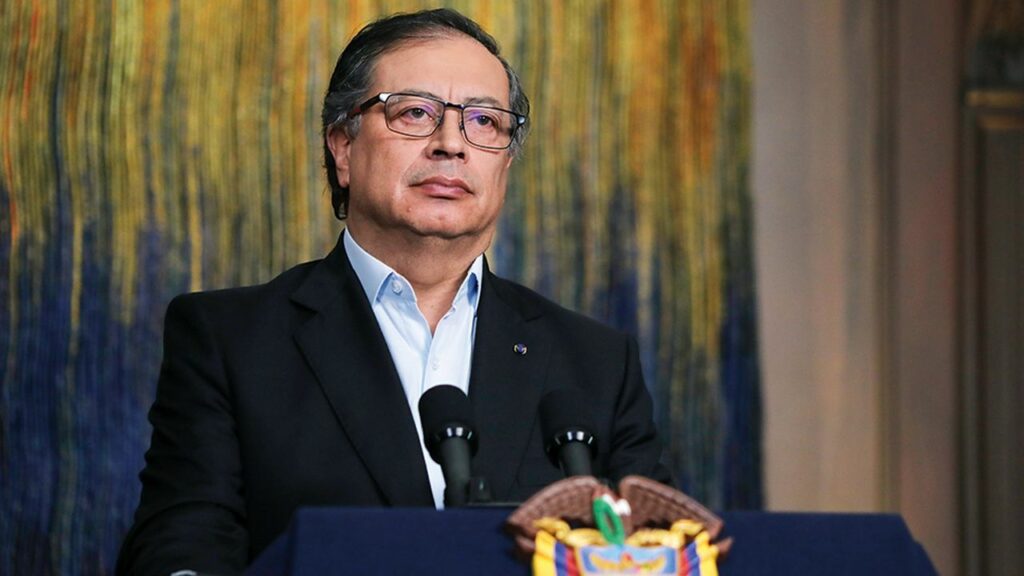 Petro impulsa consulta popular tras revés en su reforma laboral