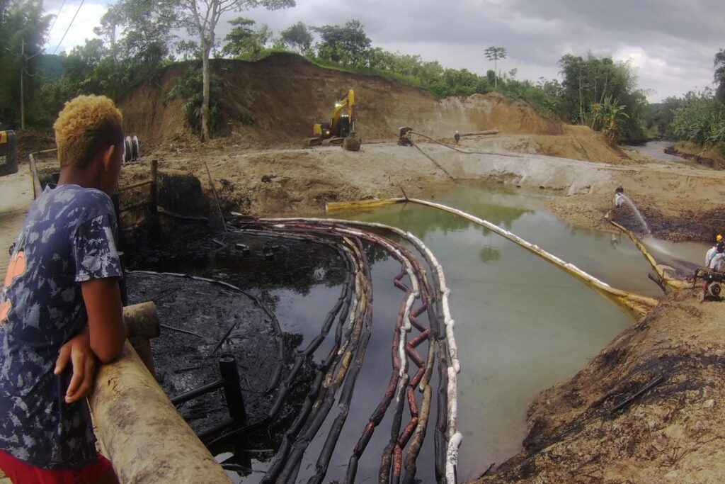 Petroecuador indemniza con 1.4 millones de dólares a las personas afectadas por el derrame de combustible registrado el 13 de marzo en Esmeraldas.