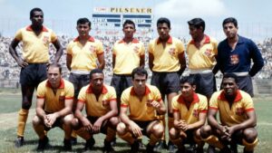 Plantilla de jugadores Barcelona que logró el título en 1963.
