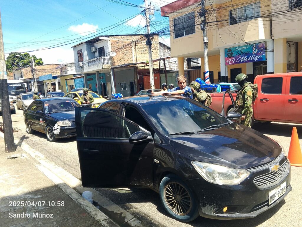 Portoviejo refuerza la seguridad con 20 puntos de control militar para armas y explosivos