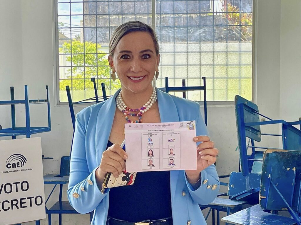 Prefecta de Santo Domingo de los Tsáchilas reconoce triunfo de Noboa en elecciones