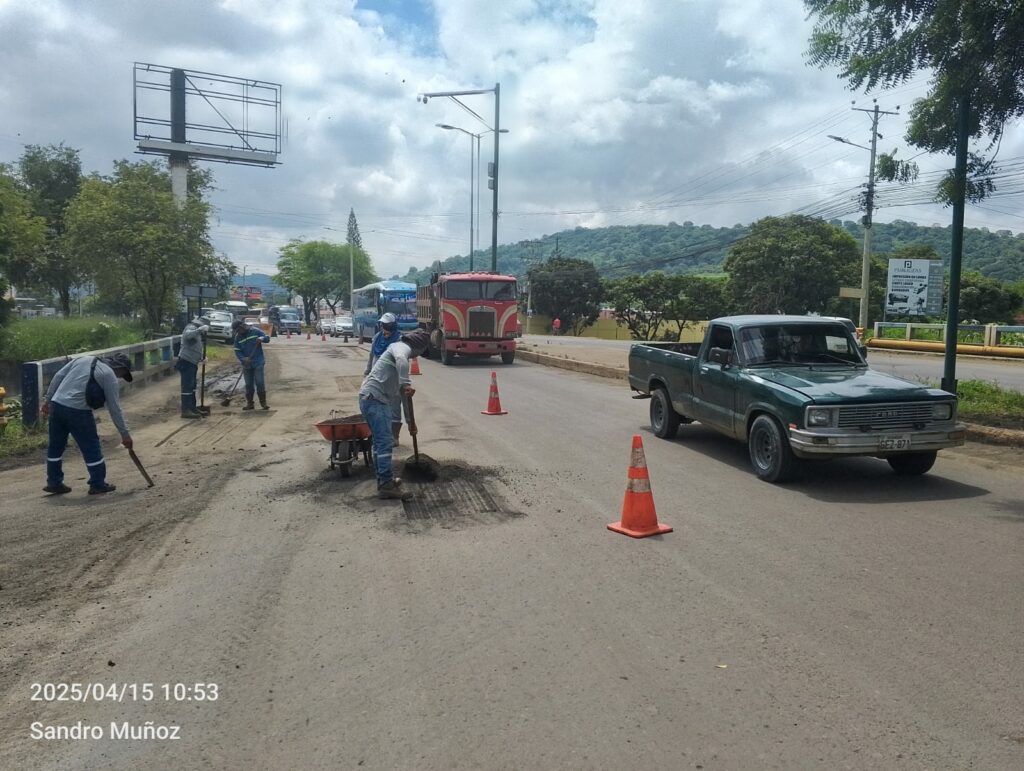 Prefectura de Manabí invierte $4.5 millones en mantenimiento de carretera Portoviejo-Montecristi