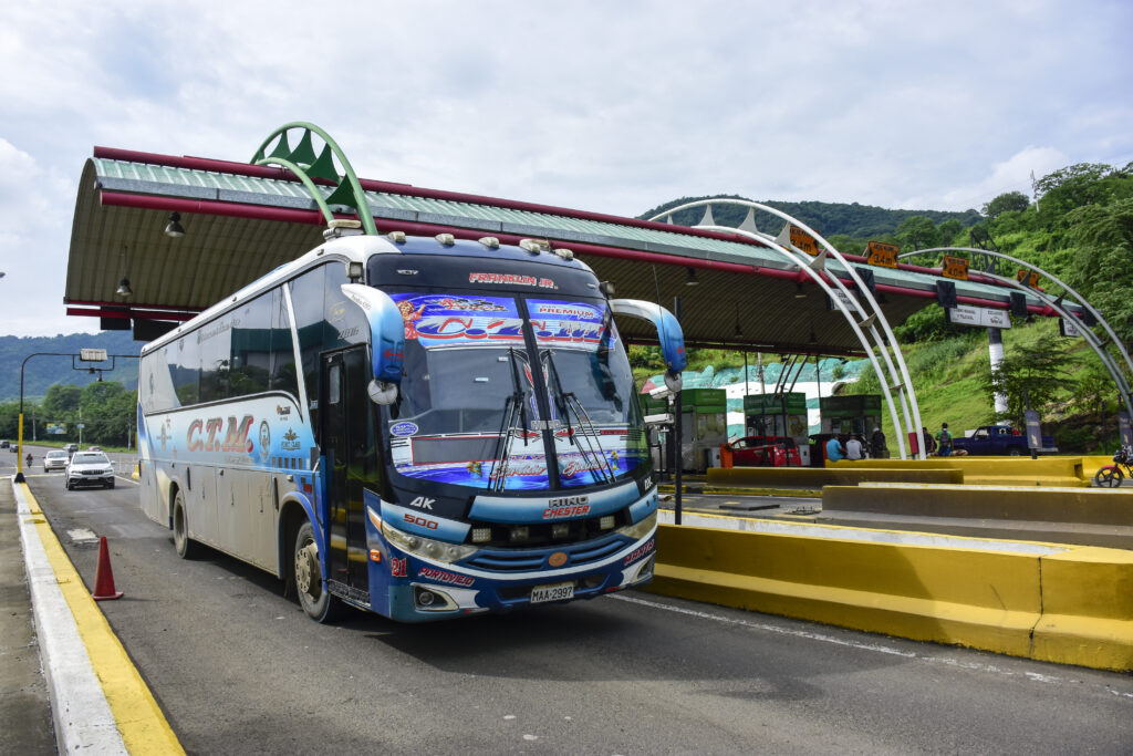 Pugna legal por la vía Portoviejo-Montecristi Prefectura busca diálogo con MTOP