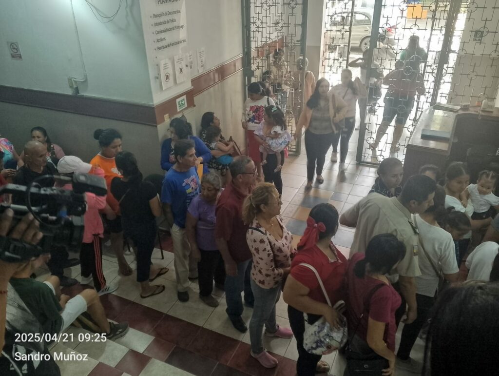 Registro Social en Portoviejo enfrenta inconvenientes por espacio reducido y falta de organización