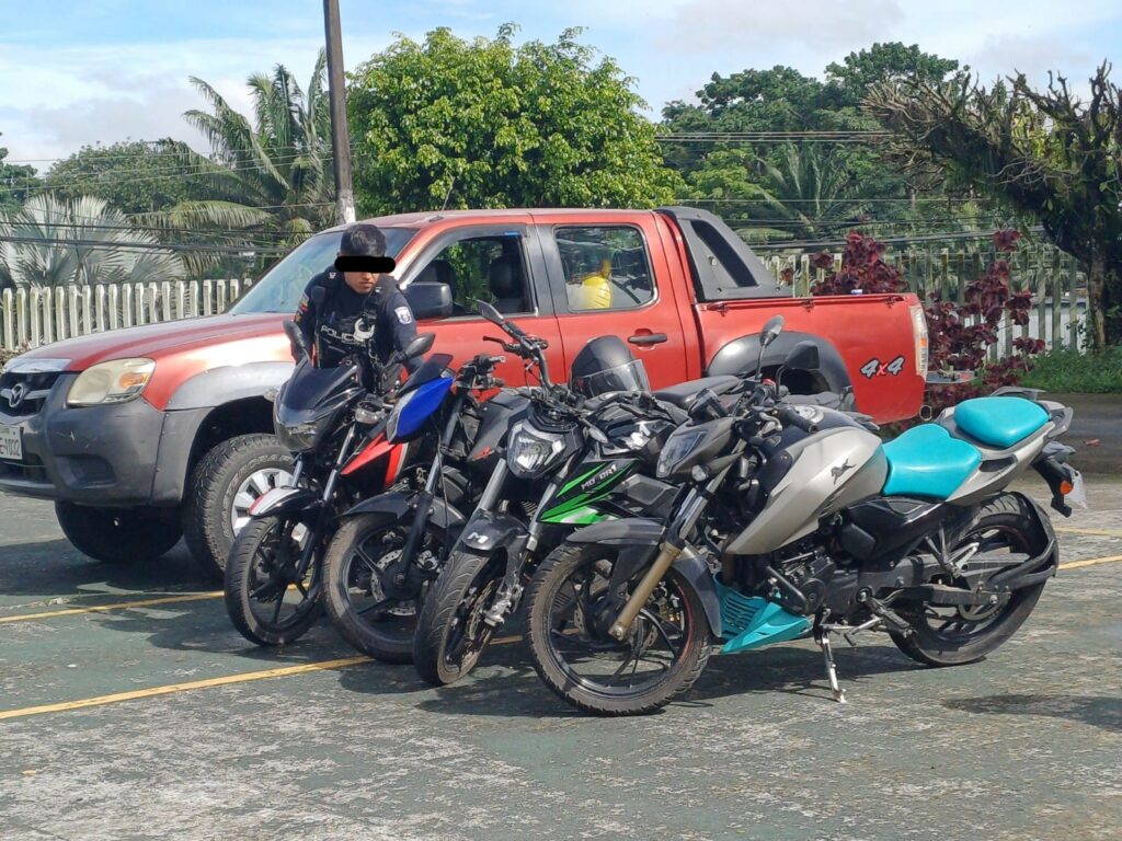 Robo de camioneta revela depósito de motos robadas en Santo Domingo