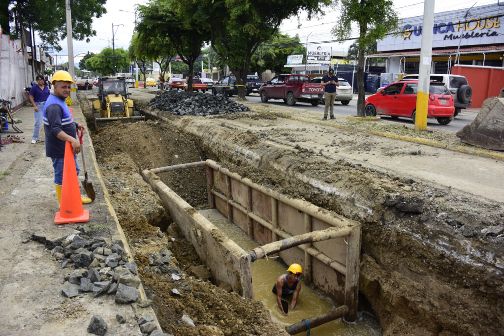 portoviejo socavones avenida del ejército