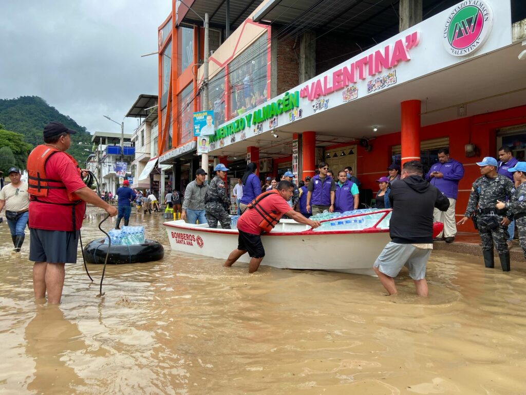 Santa Ana bajo el agua: más de 800 familias luchan contra el invierno