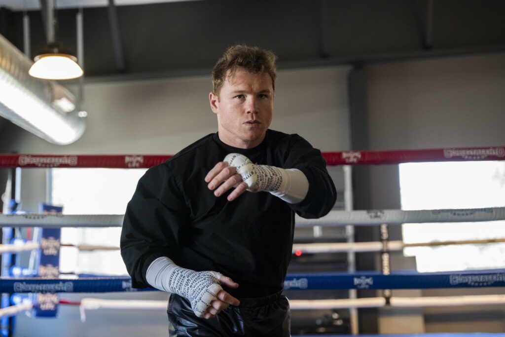 Saúl Canelo Álvarez encabeza la lista de boxeadores activos con mayor fortuna en 2025