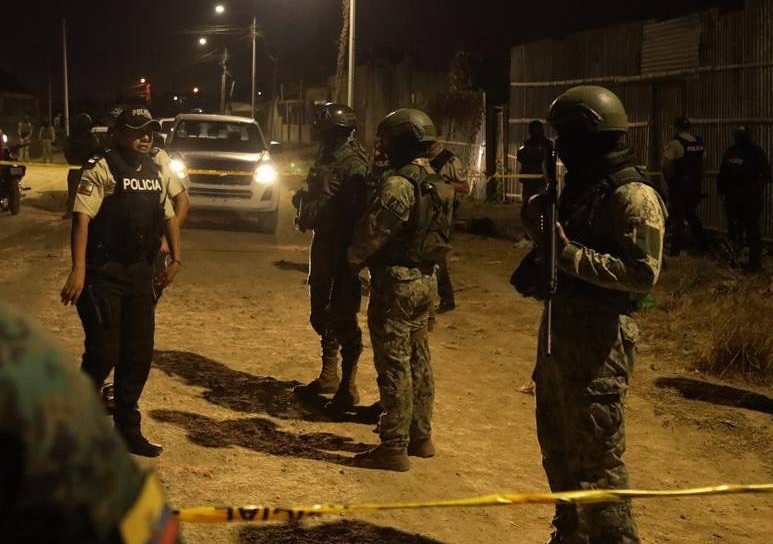 Seis personas, incluida una adolescente, resultaron asesinadas durante un ataque armado perpetrado por quince sicarios.