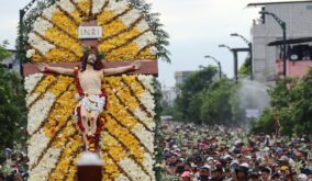 Semana Santa: Estos rituales de fe movilizan a miles de feligreses en diferentes ciudades de Ecuador, la procesión más popular es la del Cristo del Consuelo. API.