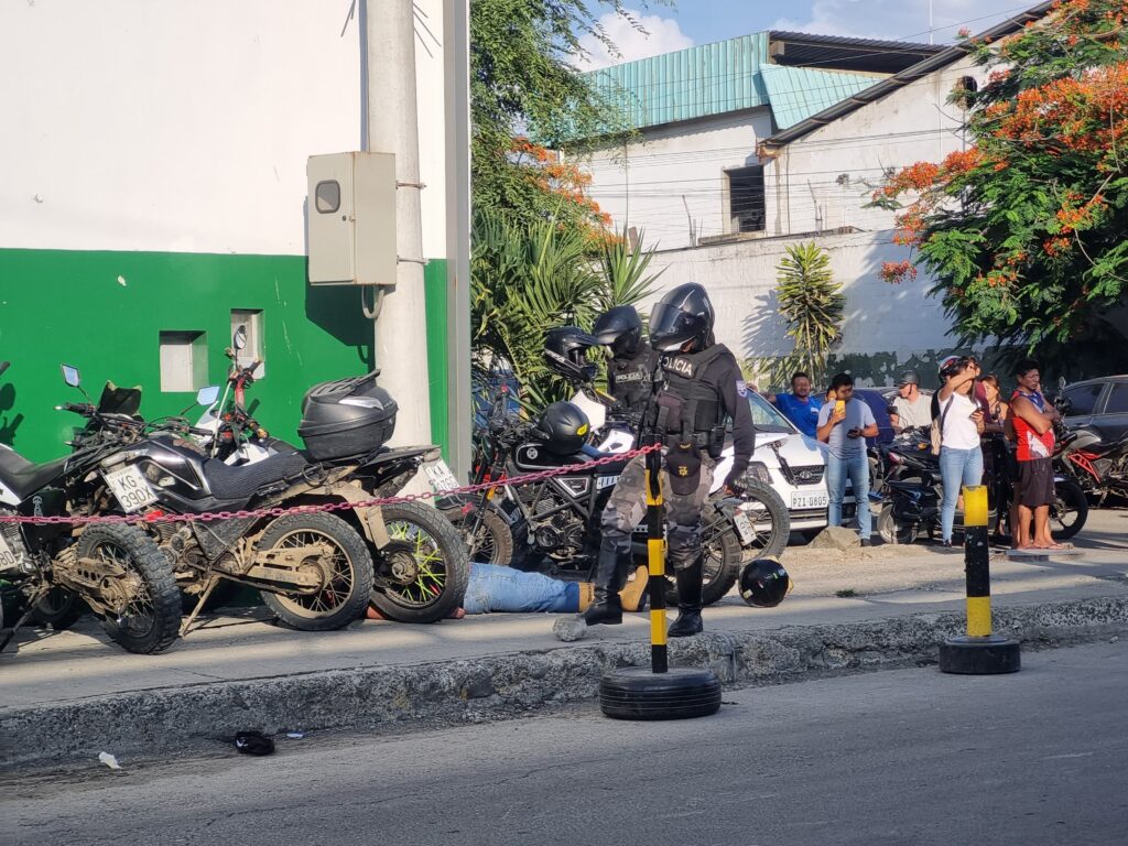 Sicario asesina a un hombre en los exteriores de una fábrica de Manta