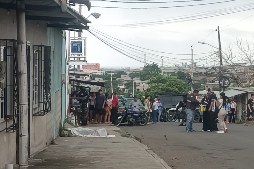 Sicarios mataron a un hombre en el barrio 15 de Abril de Manta, Manabí, en este cantón se reportan 128 muertes violentas en el 2025. El Diario..