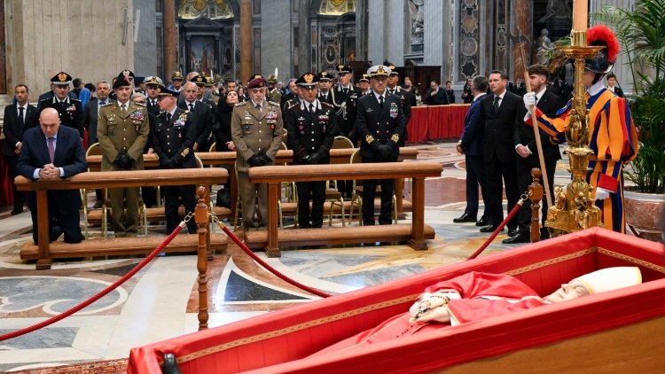 Siga en tiempo real el segundo día de Capilla Ardiente del papa Francisco en la Basílica de San Pedro