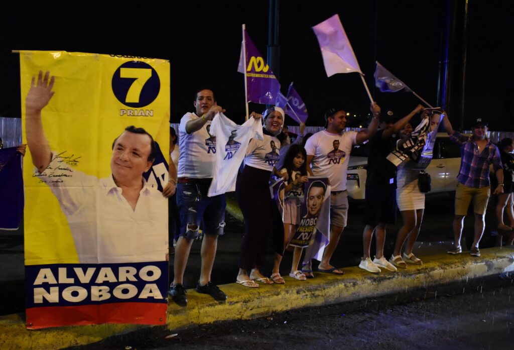 Simpatizantes de Daniel Noboa realizan celebraciones en Portoviejo y Manta