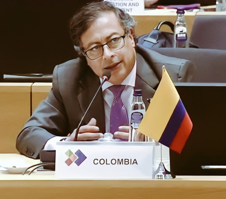 Gustavo Petro asegura que observadores colombianos fueron detenidos en Ecuador