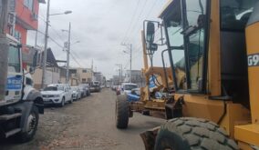 El plan de arreglo de calles que llegará a 107 vías de Manta empezó en la parroquia Tarqui y la ciudadela Universitaria.