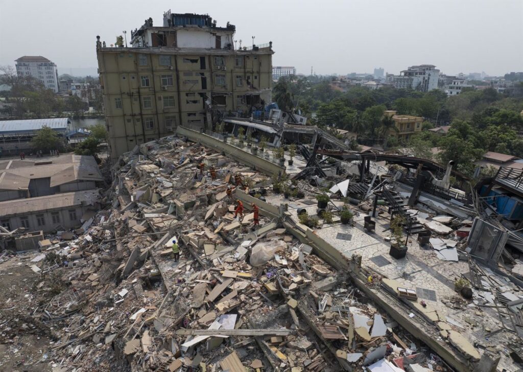 Terremoto en Birmania deja más de 3.300 muertos y 4.800 heridos