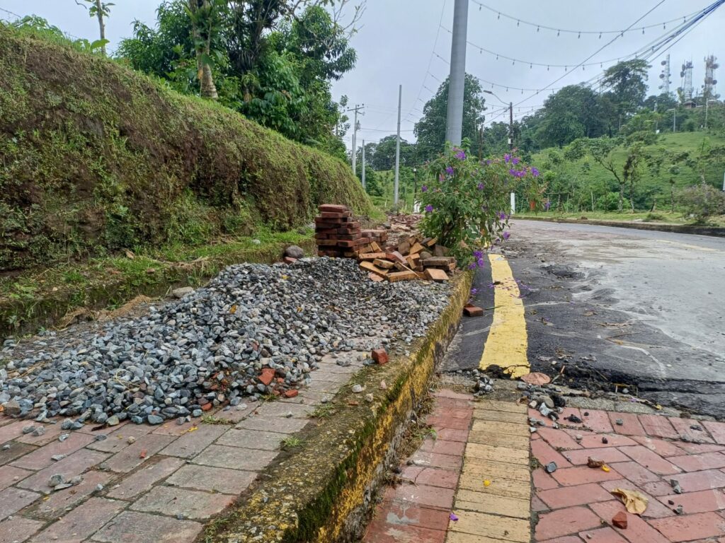 Tormentas complican acceso al Cerro Bombolí antes del Viacrucis 2025