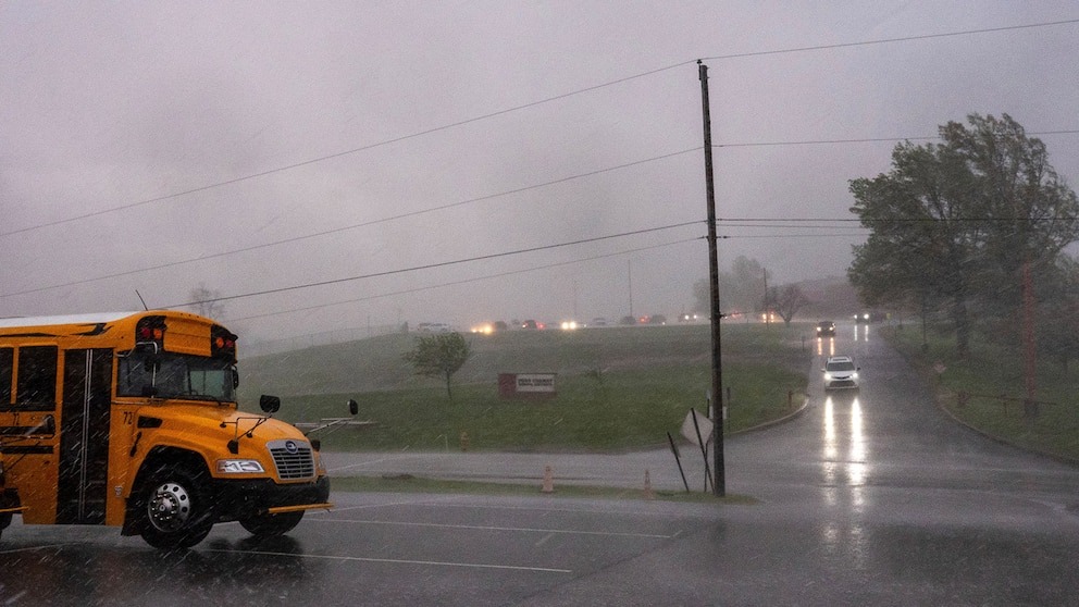Tormentas dejan 3 muertos y 700.000 personas sin electricidad en Estados Unidos