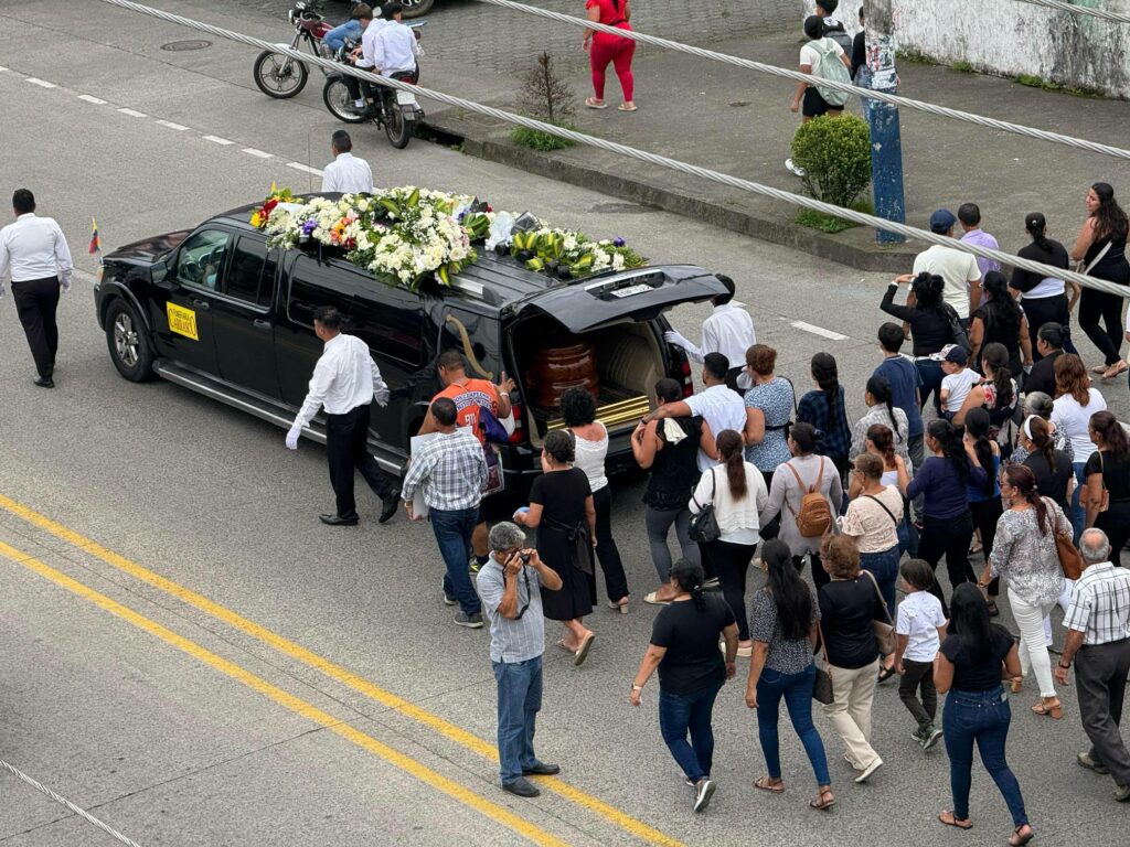 Tragedia en El Carmen sepultan a jóvenes que fallecieron tras impacto de un rayo en el río Chila