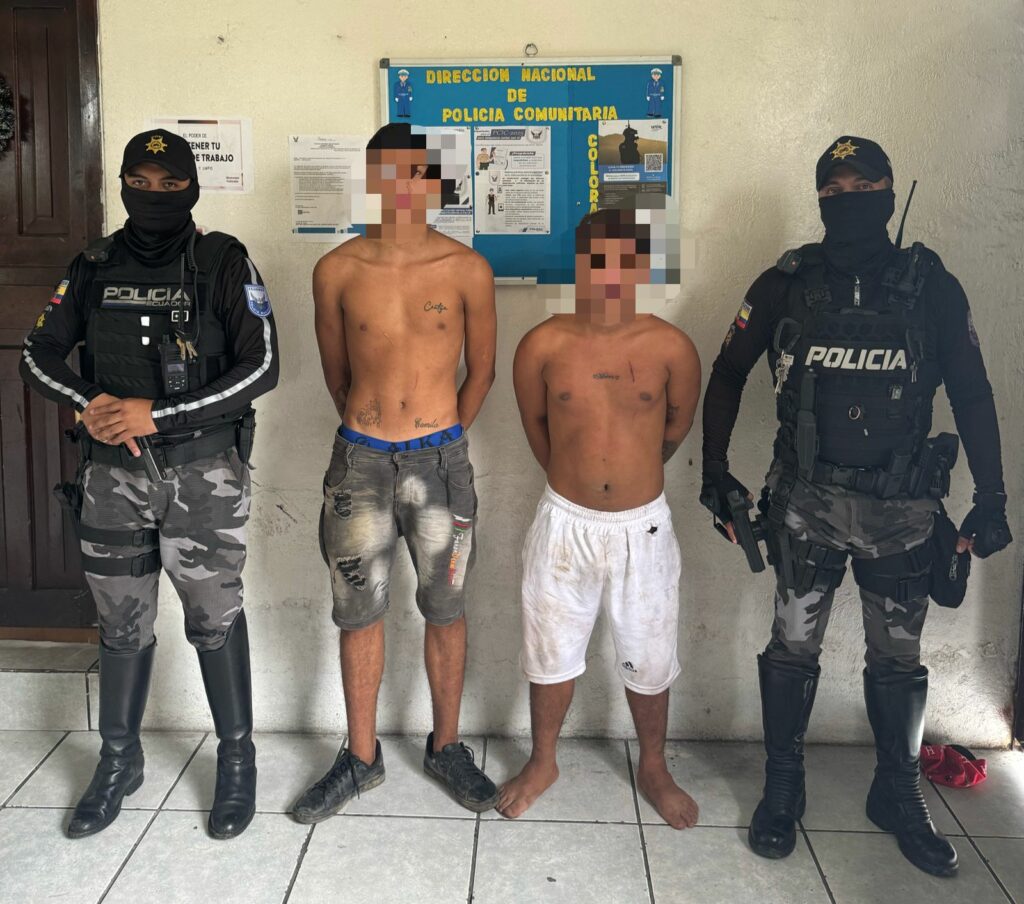 Tras persecución, la Policía captura a dos adolescentes armados en Santo Domingo de los Tsáchilas