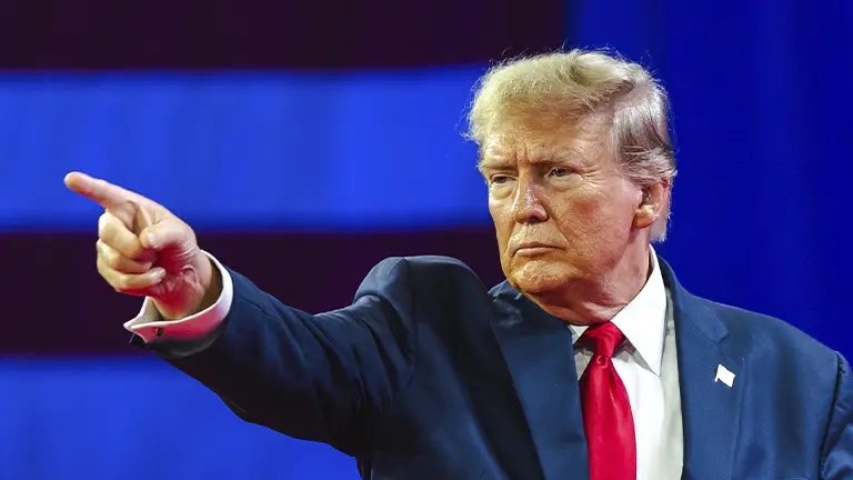 Trump insiste en frenar el Programa Nuclear Iraní y no descarta ataque