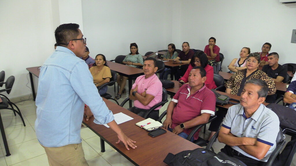 UNE firma convenios para capacitar a docentes con diplomados en inteligencia artificial y pedagogía