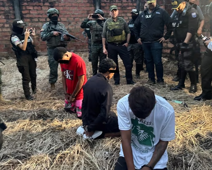 Un total de 30 viviendas resultaron allanadas para dar con los miembros de una organización criminal en el cantón Durán, en Guayas.