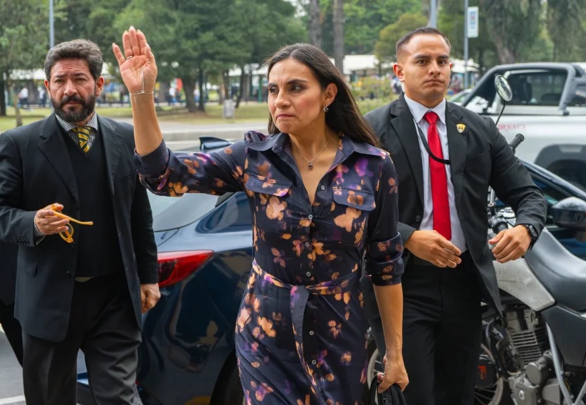 Verónica Abad, vicepresidenta de Ecuador, anunció a través de un video publicado en la red social X, su regreso al país.