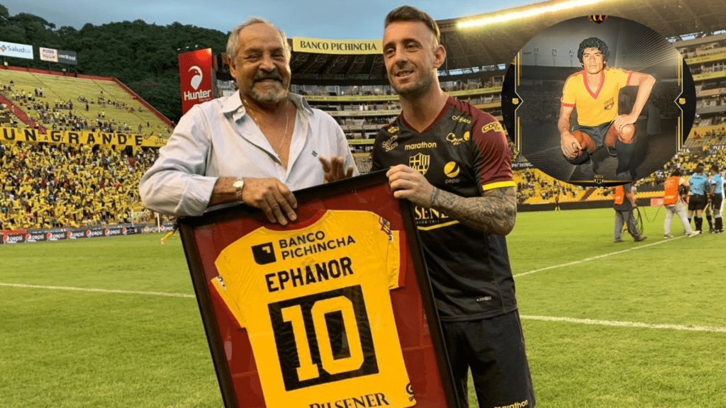 Víctor Ephanor, Damián Díaz y Pepe Paes (círculo) mediocampistas que pasaron por el ídolo.