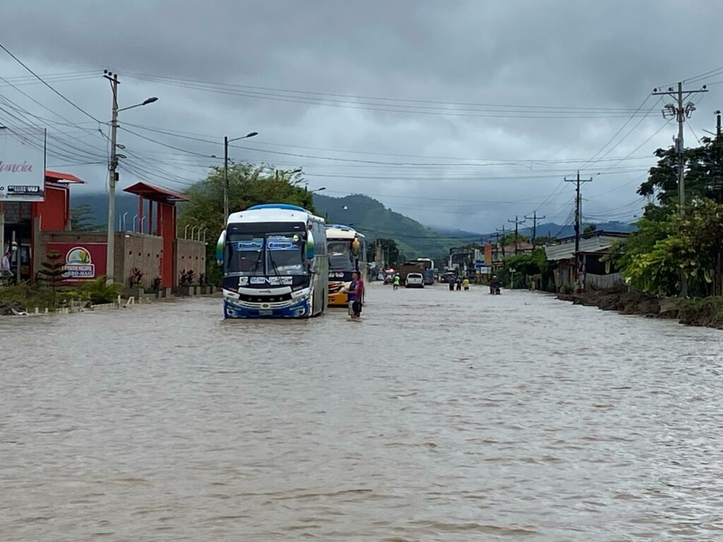 energía eléctrica / luz/lluvias/Manabí/ Santa Ana