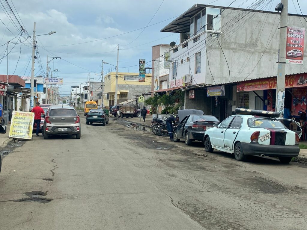 En Manta intervendrán 107 calles en un año. La inversión alcanza los 12 millones de dólares para este proyecto que busca mejorar el estado de las vías del cantón.