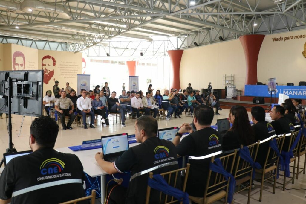 Taller del CNE en Montecristi