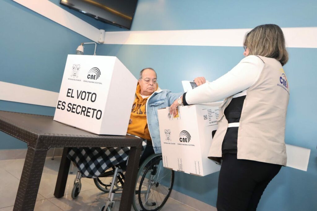 La jornada Voto en Casa se realizó este viernes 11 de abril con la participación de 662 personas a nivel nacional