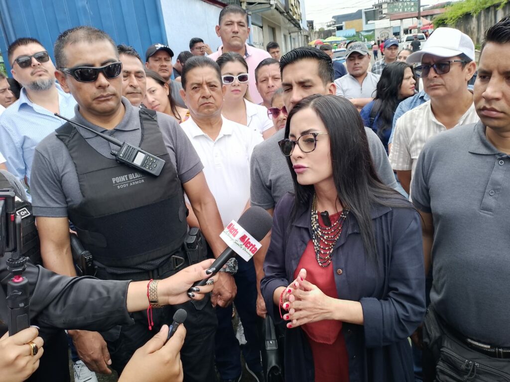 La asambleísta Viviana Veloz ejerce sufragio con un llamado a la unidad
