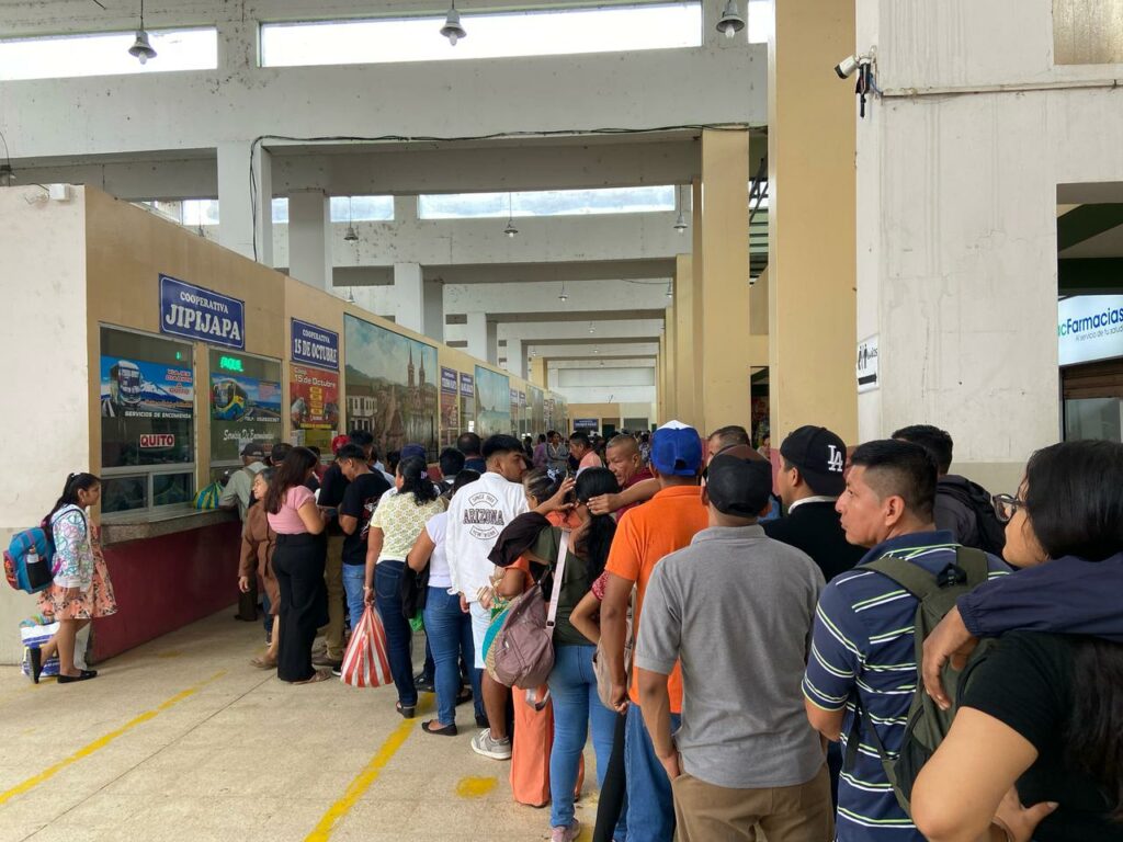 Cientos de personas buscan retornar a Guayaquil desde Jipijapa después de votar