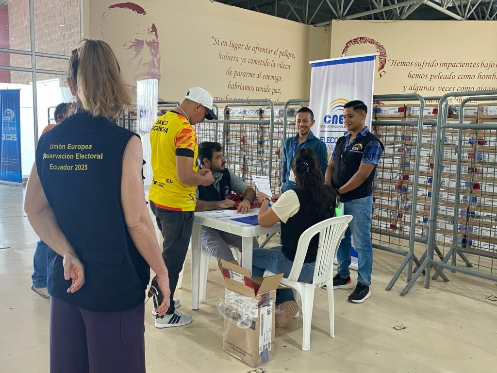 El escrutinio en Manabí se realiza bajo estricta vigilancia de observadores internacionales, nacionales y delegados políticos.