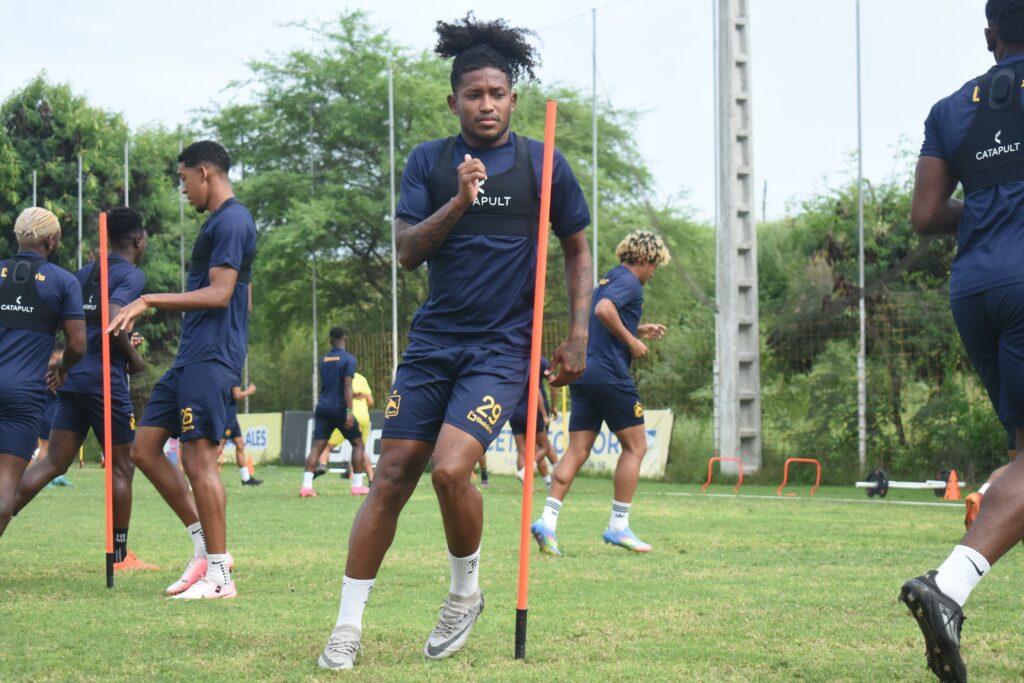 El jugador Hancel Batalla sería titular ante Macará.