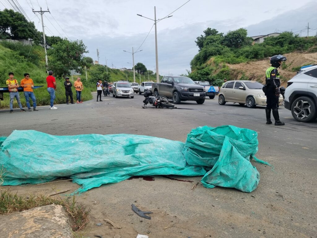 Motociclista muere en un accidente de tránsito en la vía Circunvalación, en Manta