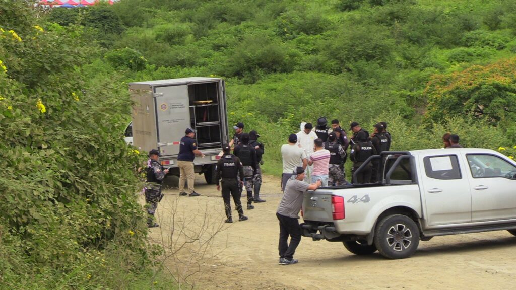 Los cuerpos fueron hallados en el ingreso a la playa La Tiñosa en Manta.
