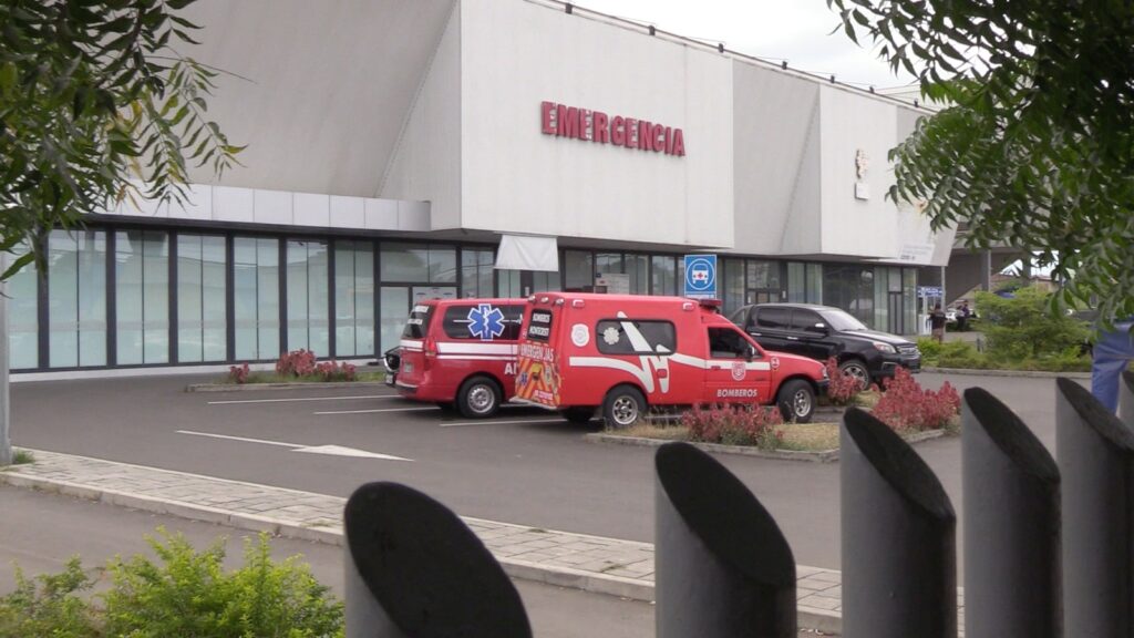 El cuerpo de Yandry Valdez fue trasladado hasta una casa de salud donde se confirmó su deceso.