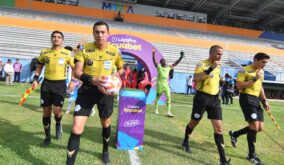 Árbitros de Liga Pro.